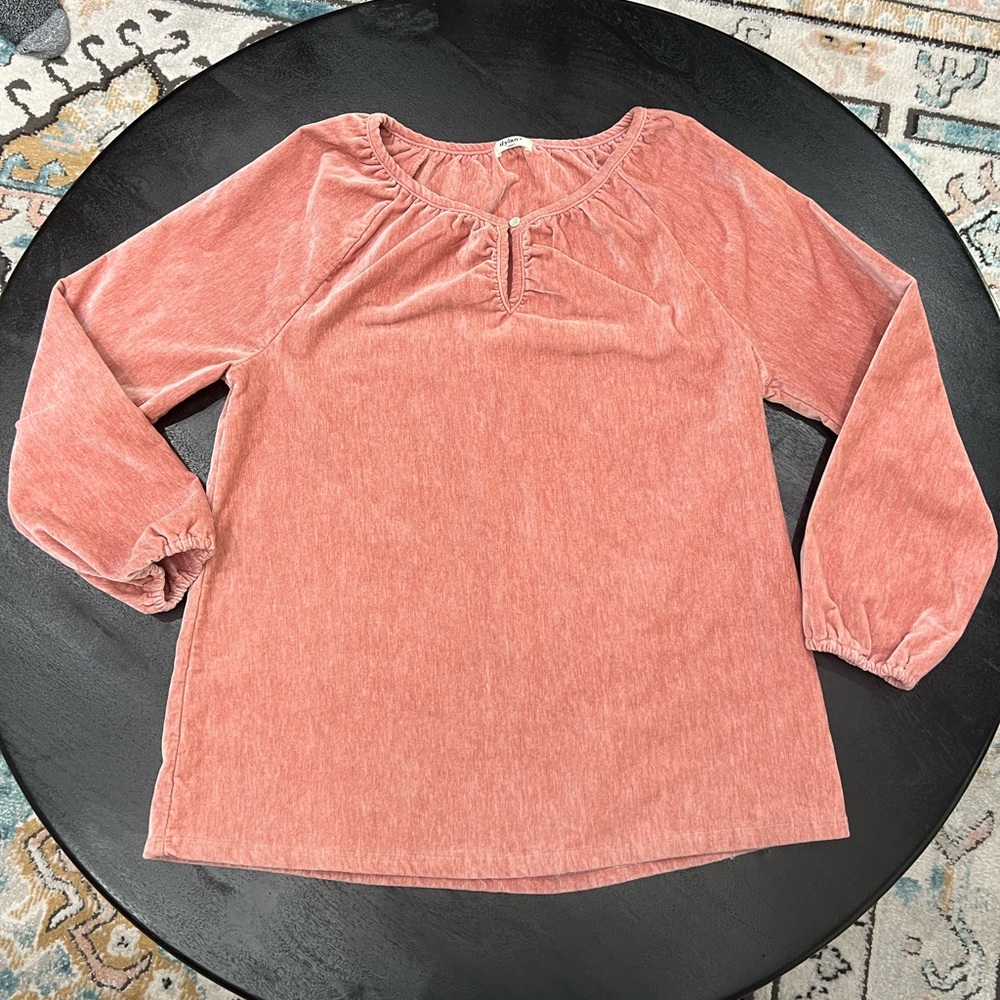 🆕💖Dylan💖Pink Long Sleeve Velvet Top Size Small